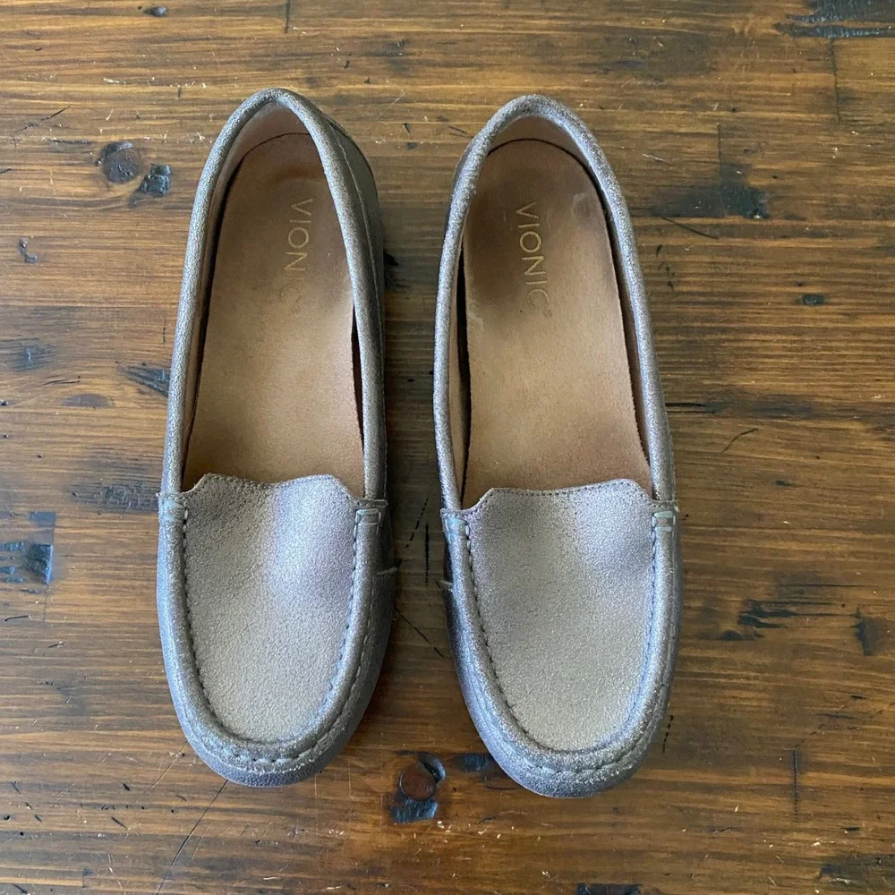 Vionic Debbie Metallic Pewter Loafers Size 8 Slip On Shoes Orthotic Footbed